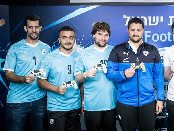 שחקני הפרו אבולושן של הנבחרת. מימין לשמאל: ארז גבאי, מיכאל אסטמן, אמיחי אדרי, ואוראל דניאל.