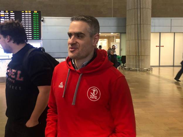 מחכה להתחיל לעבוד. קאסטריטיס