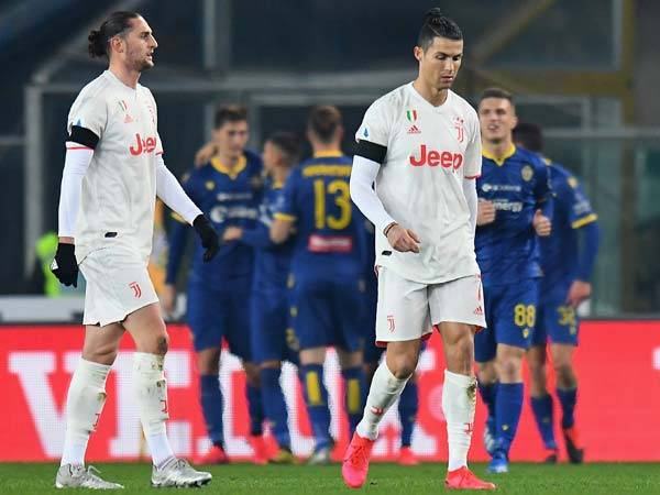 העייפות השפיעה? רונאלדו עם הראש באדמה (getty)