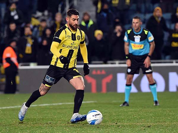 עטר, הרשים את לוי (ברני ארדוב)