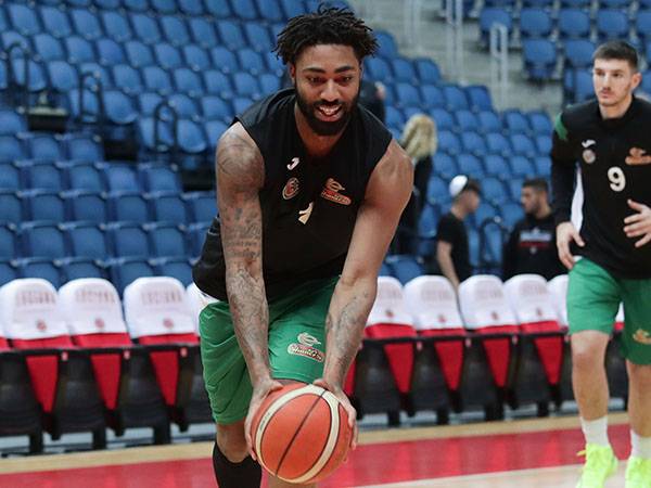 יאנג. אמור לשחק (דני מרון)