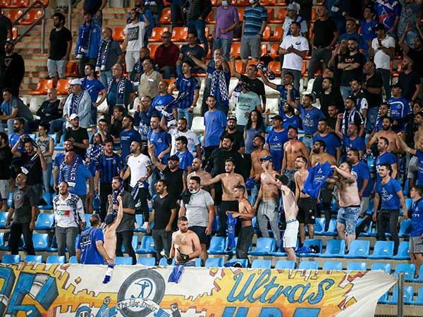 אוהדי הפועל פתח תקווה רוצים 3 נקודות חשובות (מאור אלקסלסי)