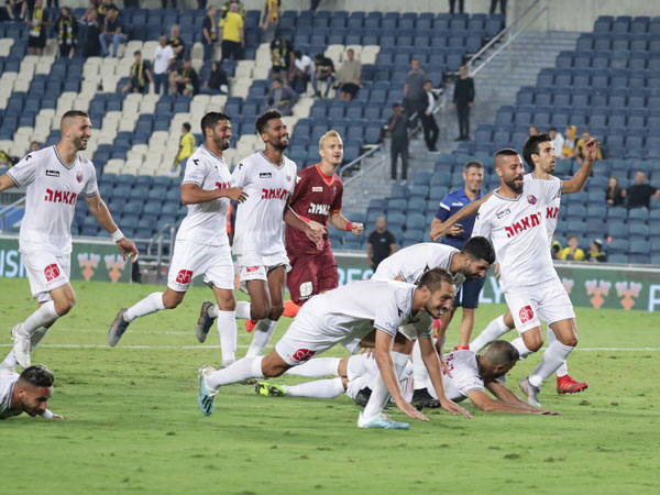 שחקני הפועל חיפה חוגגים בטדי (צילום: דני מרון)