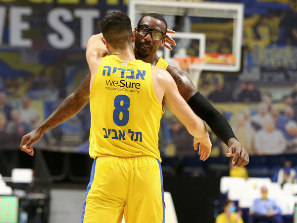 אבדיה וסטודמאייר. שניים מהשלושה שאחראים לניצחון (אלן שיבר)