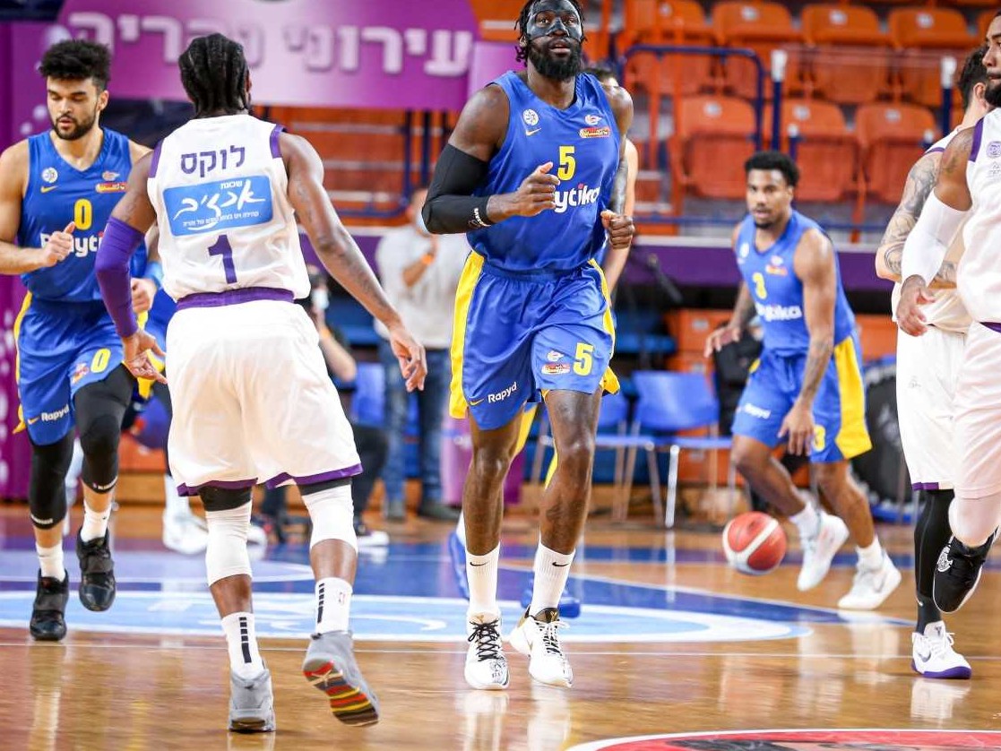 לוקאס ונהריה הצליחו להשיב מאבק עד שלב מסוים (מאור אלקסלסי)