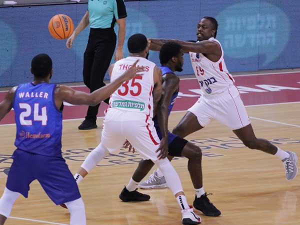 (FIBA)