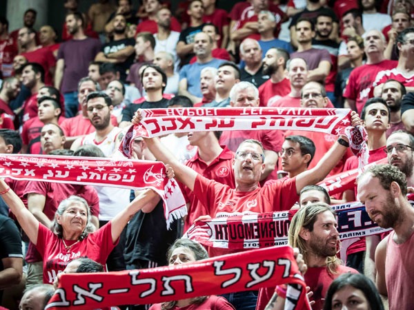 אוהדי הפועל. בקרוב במגרשים (עודד קרני)