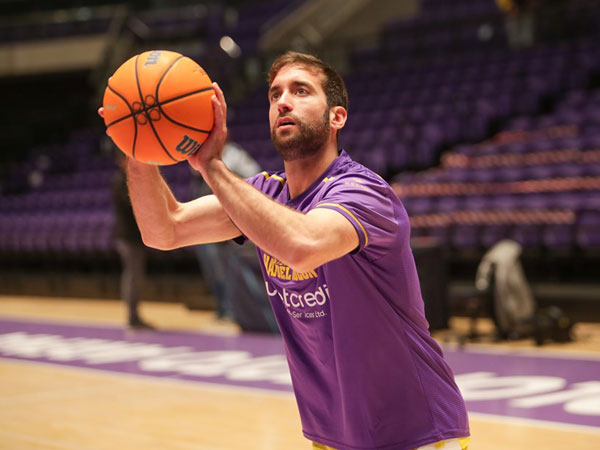 (FIBA)