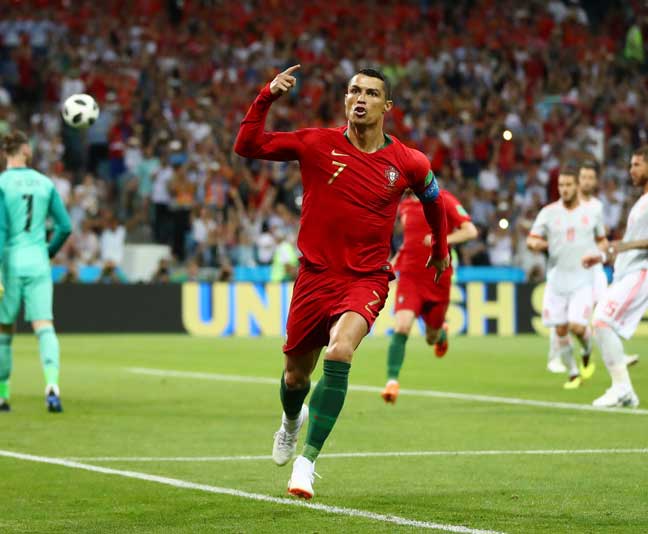 כך זה נראה כשרונאלדו חגג עם שלושער מול ספרד (Getty)