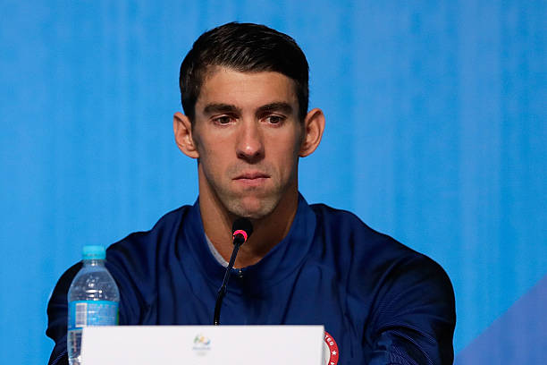 פלפס. "קשה לבקש עזרה. העולם כולו על הכתפיים" (GETTY)