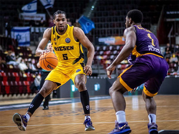 מחצית ראשונה רעה של שתי הקבוצות (FIBA)