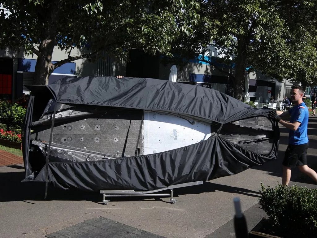 רצפת מכונית האלפין