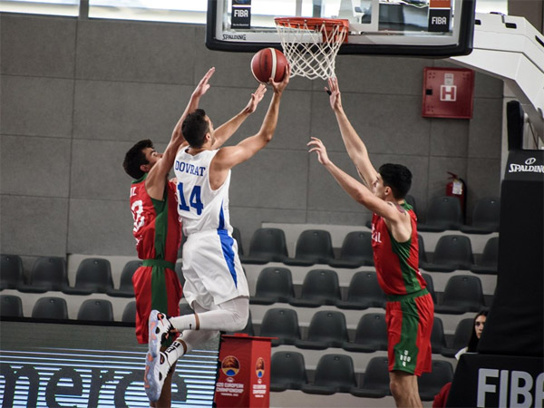 כבר הובילו בעשרים הפרש (FIBA)