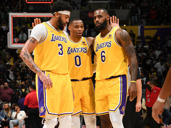 (Andrew D. Bernstein/NBAE, Getty)