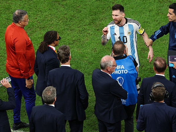 יותר דומה לדייגו. מסי מול ואן חאל (getty)