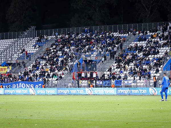 אחד מהמיזמים הרבים של איזי. אוהדי ק"ש (מאור אלקסלסי)