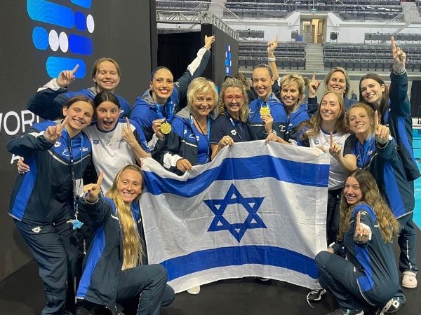 המדלייה השנייה בתחרות (באדיבות איגוד השחייה)