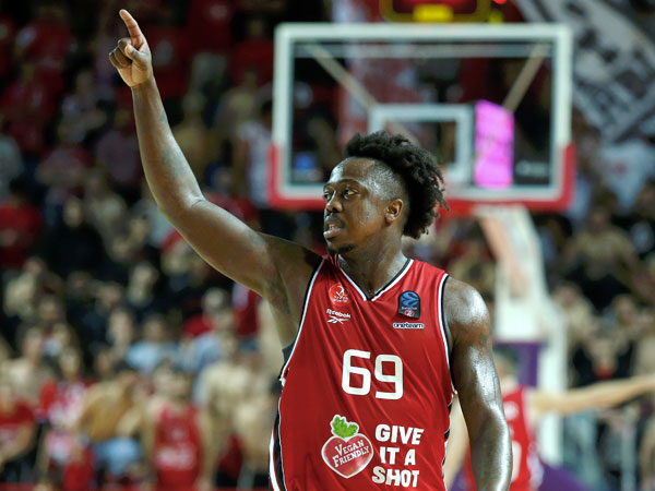 ג'ונסון. ישאר? (FIBA)