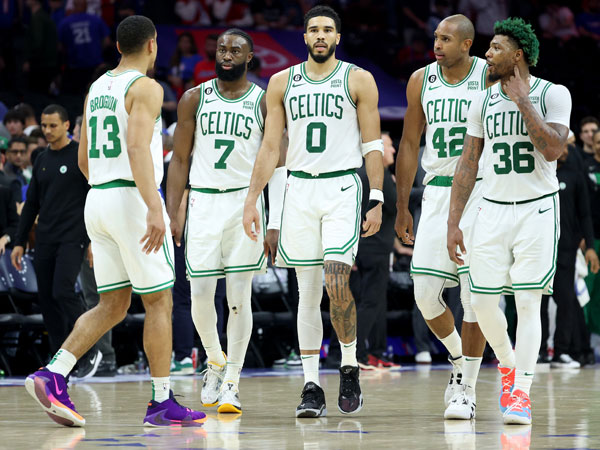 שניים עזבו (Tim Nwachukwu/Getty Images)