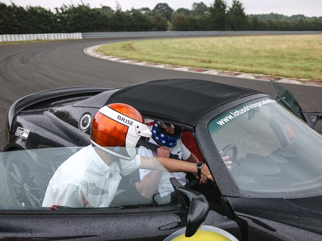 הדרכת נהיגה (אילוסטרציה)