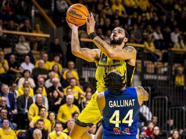 (FIBA)