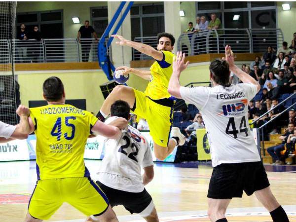 הולכים למשחק שלוש (אגם לוי)