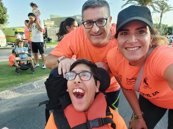 רפאל והוריו במרוץ קרית גת | צילום: פרטי