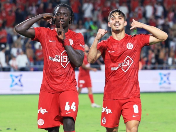 רן בנימין מחכה לדרבי (אלן שיבר)