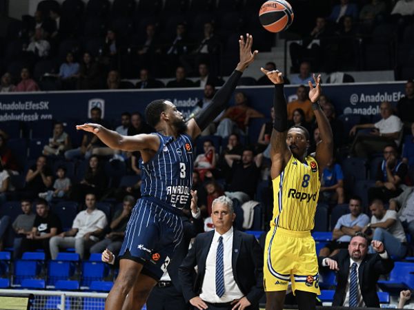 ווקר. נפצע (Savo Prelevic/Euroleague Basketball via Getty Images)