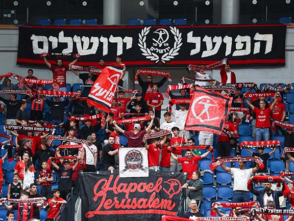 האוהדים חזרו לארנה (צילום: דני מרון)