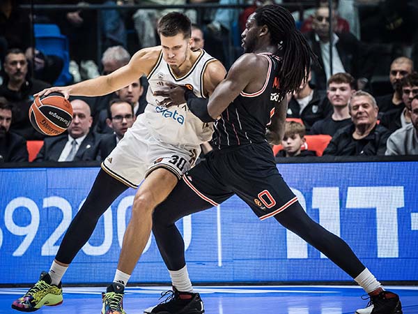 “אומר עלינו המון“. ההגנה המצוינת של הפועל (צילום: עודד קרני)