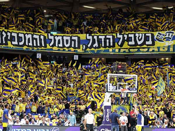 אוהדי מכבי ת“א. נלחמים שקטש יישאר (אלן שיבר)