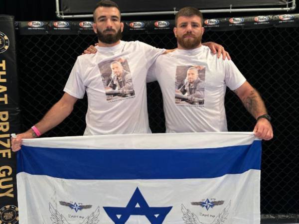 מייצגים את הנופלים בכל מקום. אלי ורפי ארונוב (צילום: פרטי)
