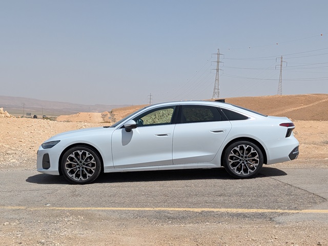 אאודי A6 - לא אי-טרון ולא ספורטבק - סדאן ובנזין כמו של פעם