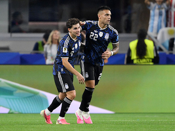 מרטינס ואלבארס. שינוי בחוד (David Ramos/Getty Images)