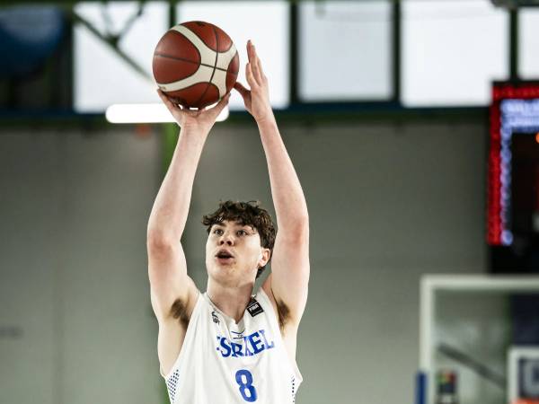 דייויד מוזס. גדל כאן כוכב (FIBA)