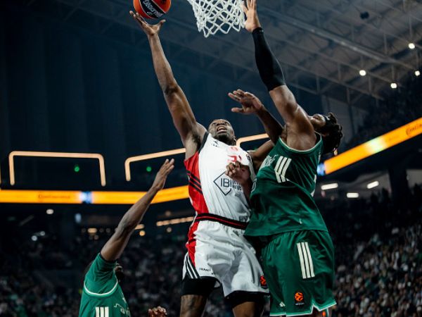 האדומים עלו ליתרון 10 נקודות ברבע האחרון (Getty)