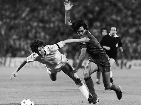 קמאצ'ו מול קראסקו בקלאסיקו בגמר הגביע של 1982 (gettyimages)