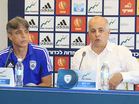 היו"ר נראה נרגש (אלן שיבר)