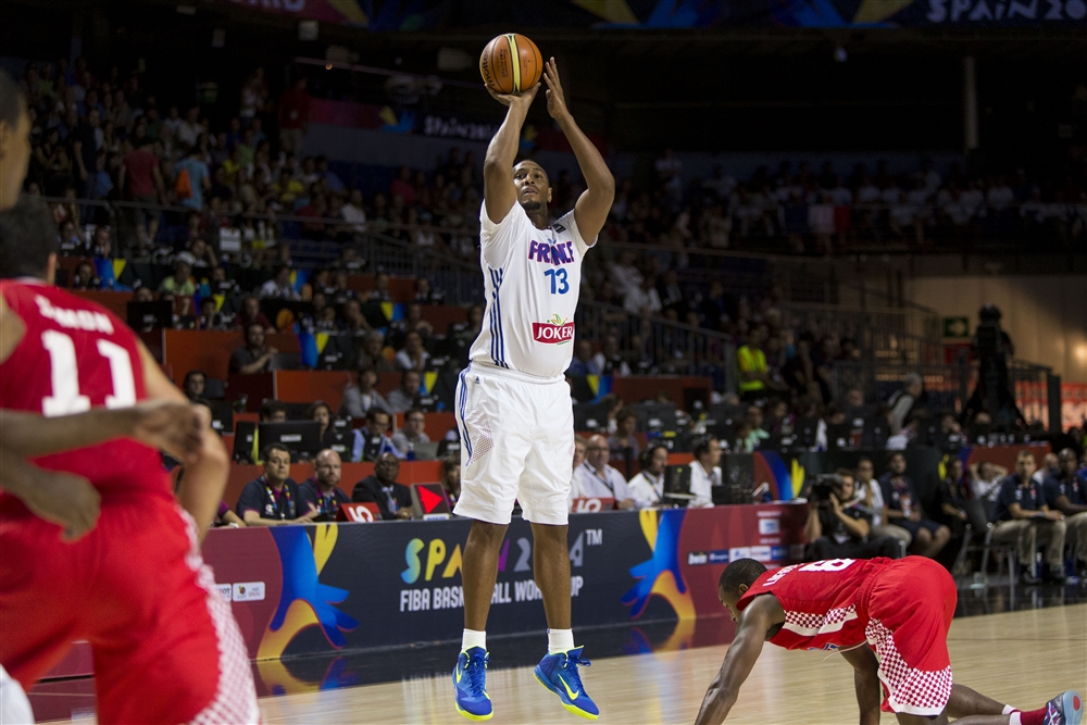 דיאו ממשיך לרבע (FIBA)