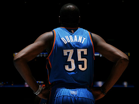 אף שחק אחר ב-OKC לא ילבש את הספרה 35 (getty)