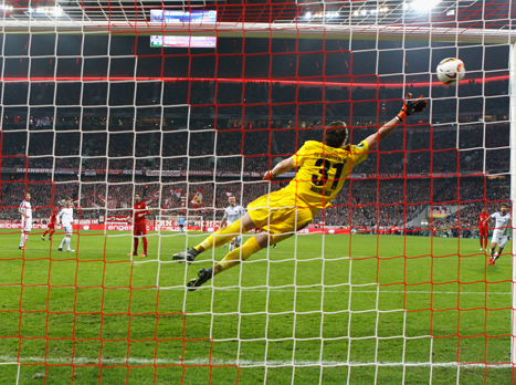 הטיל של אלונסו, רגע לפני שהוא חודר לרשת של דרמשטאט (getty)