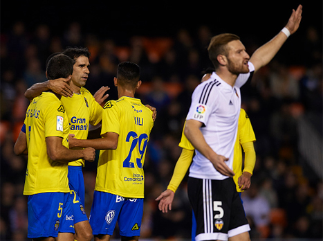 ואלרון חוגג עם החברים (Getty)