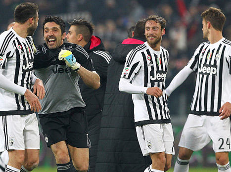 זקנה, אבל לפניך (AFP)