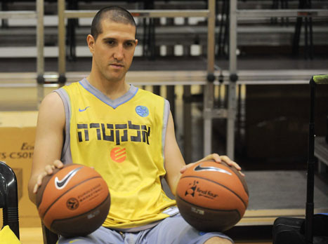 היה המנהיג של הישראלים. בורשטיין