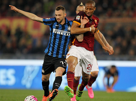 ברוזוביץ' וקייטה במאבק על הכדור (Getty)