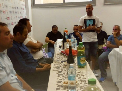 מישאלוף בהרמת הכוסית