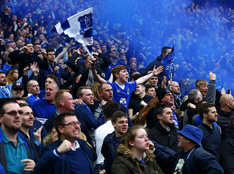אוהדי אברטון בטירוף לאחר שער השוויון (gettyimages)