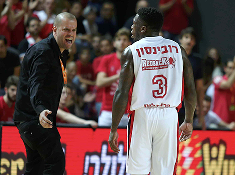רובינסון הלהיט את האווירה (אלן שיבר)