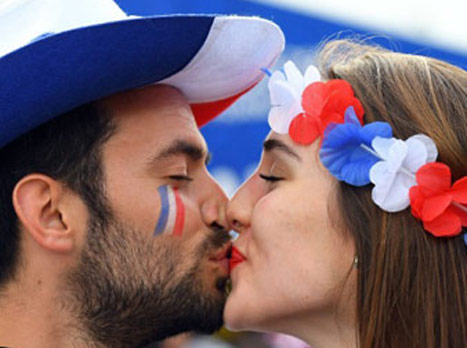 רומנטיקה בפריז (gettyimages)